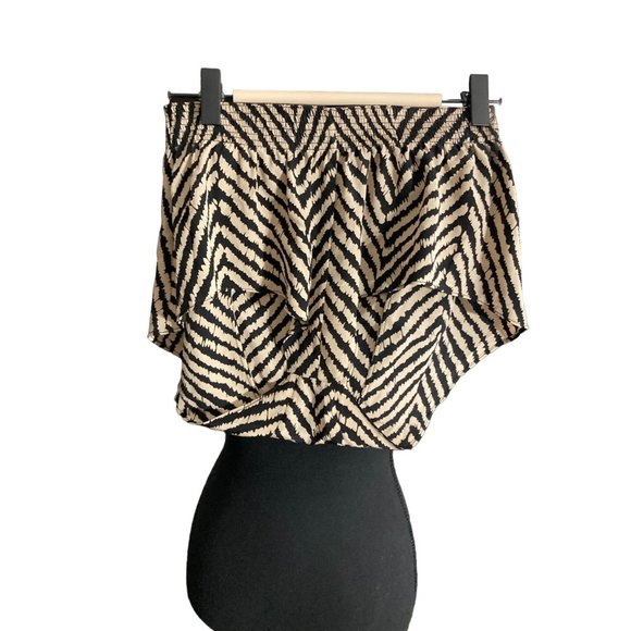 NWT-Suzy Black Effie shorts-Size Small-Retails: $ 65 - Picture 1 of 3